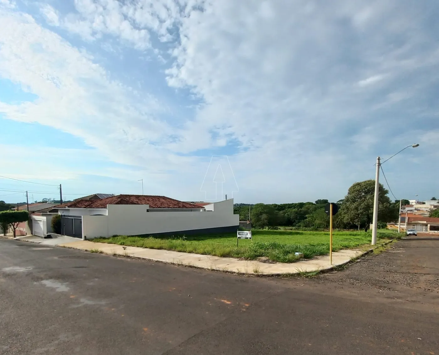 Comprar Terreno / Padrão em Araçatuba R$ 320.000,00 - Foto 1