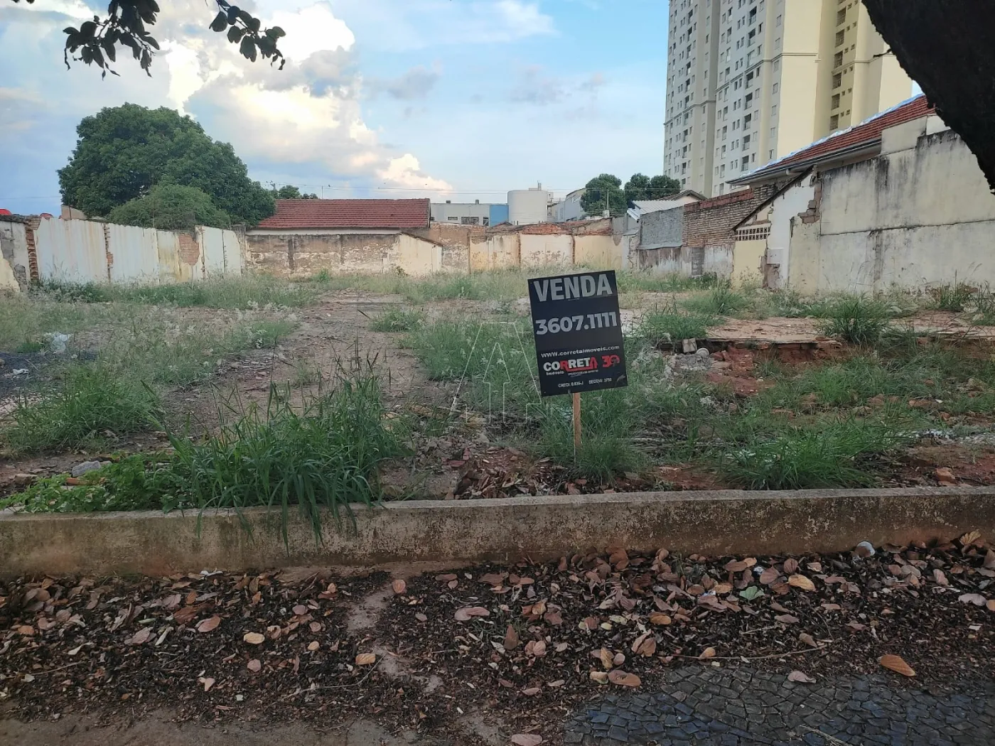 Comprar Terreno / Padrão em Araçatuba R$ 930.000,00 - Foto 1