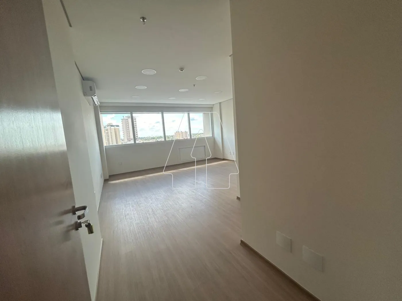 Alugar Comercial / Sala em Condomínio em Araçatuba R$ 2.000,00 - Foto 1