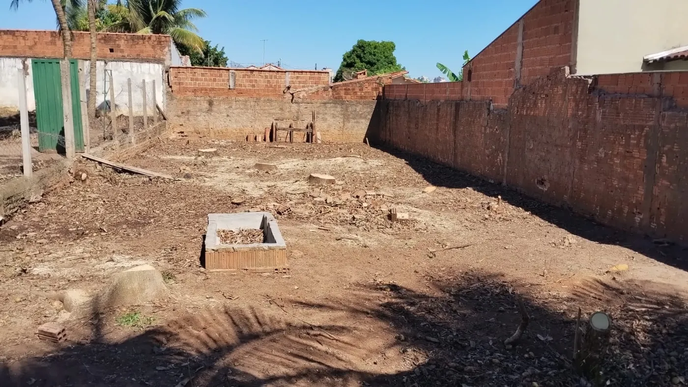 Comprar Terreno / Padrão em Araçatuba R$ 150.000,00 - Foto 2