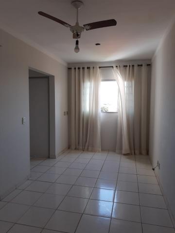 Alugar Apartamento / Padrão em Araçatuba. apenas R$ 850,00