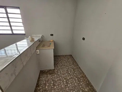 Alugar Casa / Kitnet em Araçatuba. apenas R$ 750,00